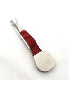 Outil pipe métal et bois rouge forme pipe