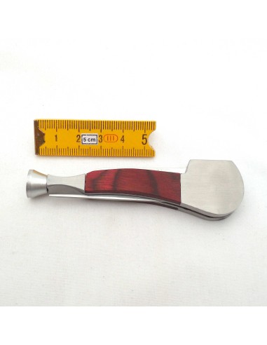 Outil pipe métal et bois rouge forme pipe